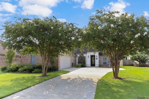 8135 Lavender Dr, Baton Rouge, LA, 70818-5337 | Card Image