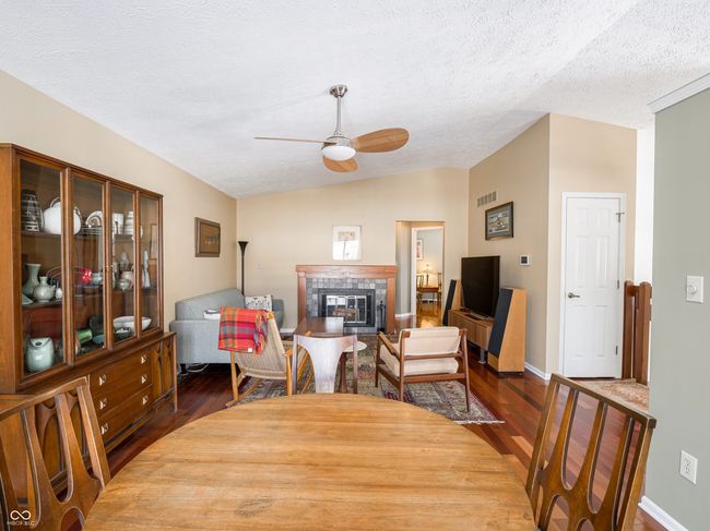7629 Farm View Cir W, Condo with 2 bedrooms, 2 bathrooms and null parking in Indianapolis IN | Image 13