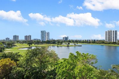 706 - 20000 E Country Club Dr, Condo with 3 bedrooms, 3 bathrooms and null parking in Aventura FL | Image 1