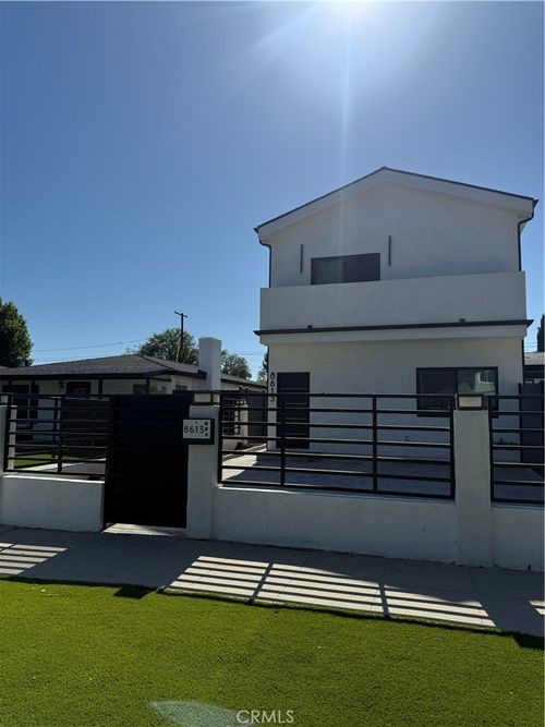 8613 Oakdale, Winnetka, CA, 91306 | Card Image