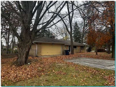 7744 N Fairway Place, House other with 3 bedrooms, 1 bathrooms and null parking in Milwaukee WI | Image 2