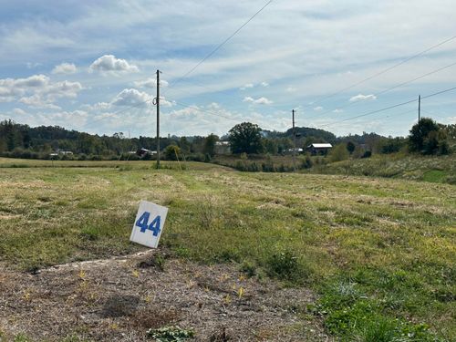 44 Bull Run, East Bernstadt, KY, 40729 | Card Image