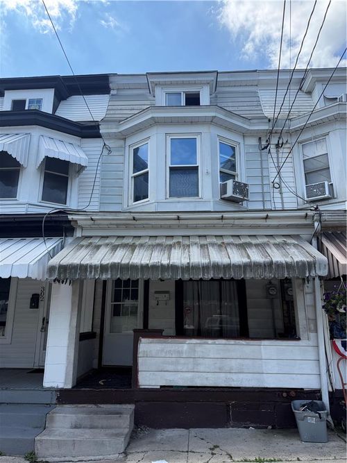 302 W Spruce St, Tamaqua, PA, 18252-1811 | Card Image