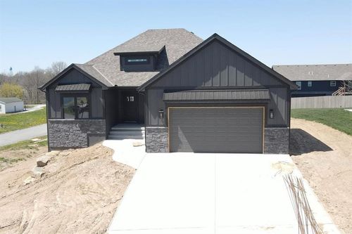 100 Wagers Cir, Dearborn, MO, 64439-5506 | Card Image