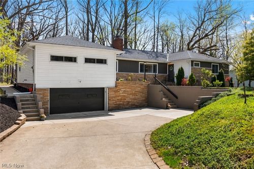 9269 Lindbergh Blvd, Olmsted Falls, OH, 44138-2407 | Card Image