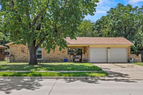 7508 Lola Dr, North Richland Hills, TX, 76180-6738 | Card Image