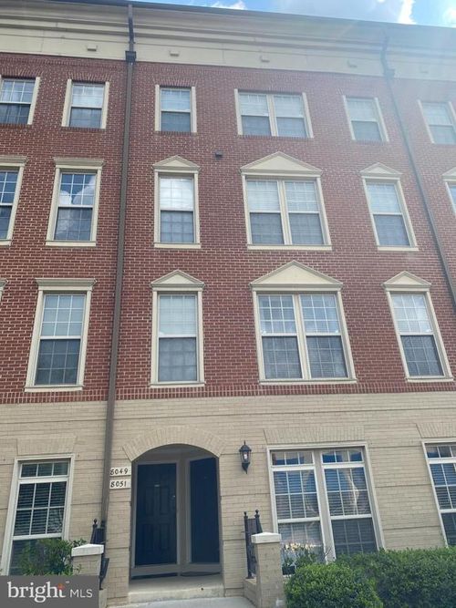 8049 Crescent Park Dr, GAINESVILLE, VA, 20155-1566 | Card Image