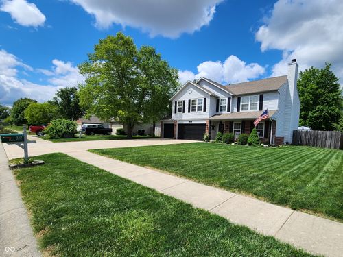 152 Davis Dr, Whiteland, IN, 46184-9352 | Card Image
