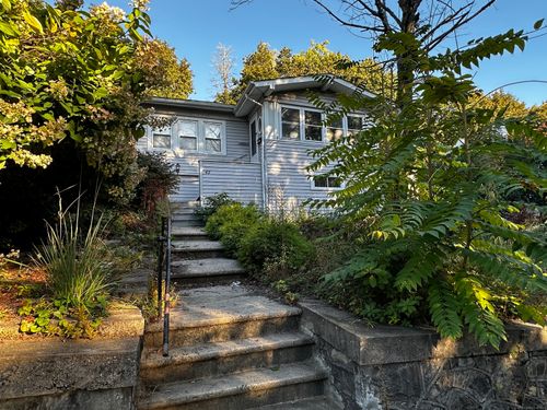 42 Concord St, Waterbury, CT, 06710-1429 | Card Image