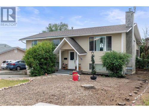 2104 11 St, Vernon, BC, V1T3S2 | Card Image