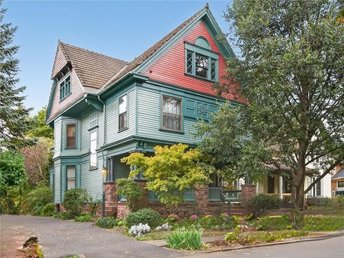 51 Brighton St, Rochester, NY, 14607-2643 | Card Image