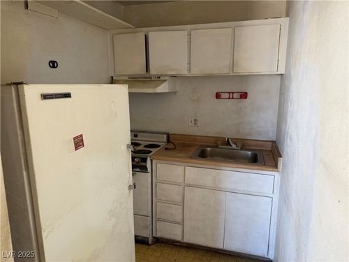 apt-206-4600 University Center Dr, Las Vegas, NV, 89119-8632 | Card Image