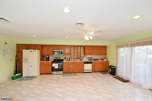 2-121 Frederick Ave, Hawthorne, NJ, 07506-1229 | Card Image