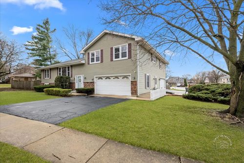 701 Viking Dr, Batavia, IL, 60510-3247 | Card Image