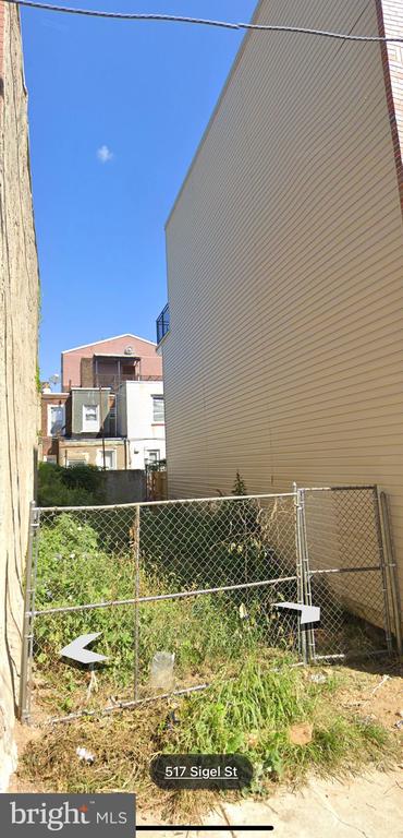 Land in PHILADELPHIA 2