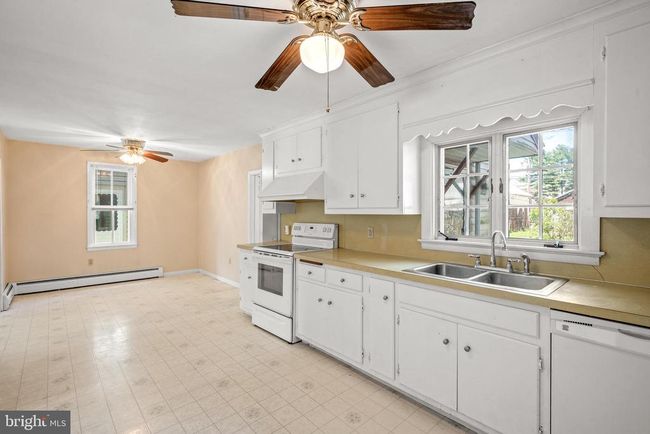 332 W High St, House other with 4 bedrooms, 2 bathrooms and null parking in MANHEIM PA | Image 11