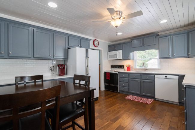 2142 Hawthorne Ln, House other with 3 bedrooms, 2 bathrooms and 12 parking in WAUKEGAN IL | Image 5