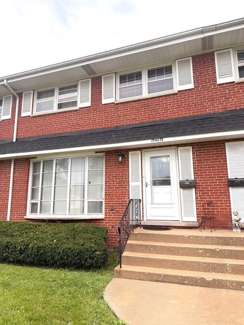 15W638 Virginia Ln, Elmhurst, IL, 60126-1262 | Card Image