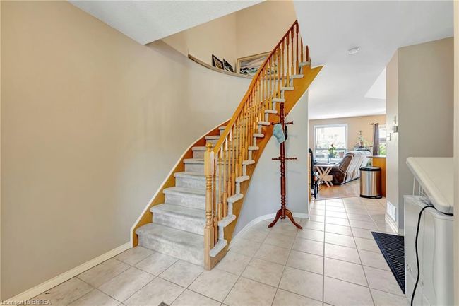 88 Foxborough Dr, Townhouse with 3 bedrooms, 2 bathrooms and 3 parking in Ancaster ON | Image 4