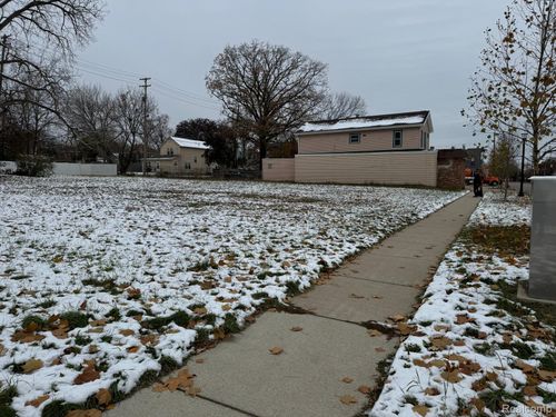 720 S Martin Luther King Jr Dr, Jackson, MI, 49203-1839 | Card Image