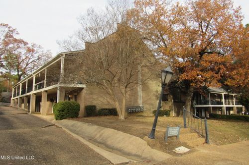 apt-a3-910 Pinehurst Pl, Jackson, MS, 39202-1746 | Card Image