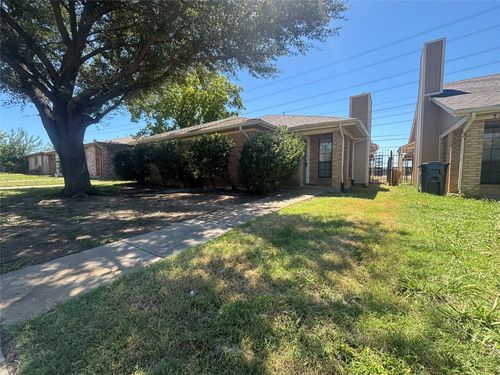 2422 Sherry St, Arlington, TX, 76014-1924 | Card Image