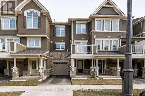 126 Christopher Rd, Oakville, ON, L6H0Y1 | Card Image