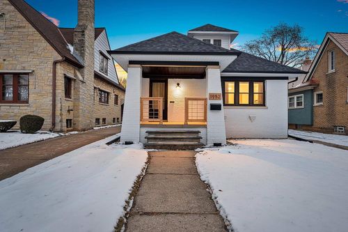 1952 N 86th Street, Wauwatosa, WI, 53226 | Card Image