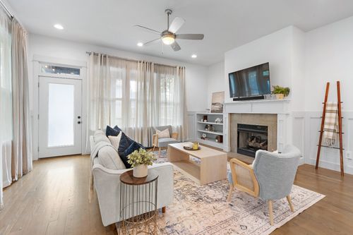2006 Franklin Ave, Nashville, TN, 37206-1738 | Card Image