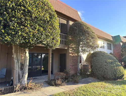 apt-a12-427 6th Ave W, Hendersonville, NC, 28739-5241 | Card Image