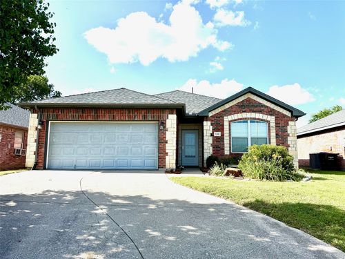 138 Lipan St, Greenville, TX, 75402-2808 | Card Image