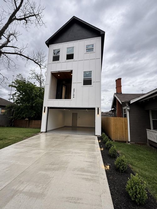 2210 Brackenridge St, Houston, TX, 77026-6953 | Card Image