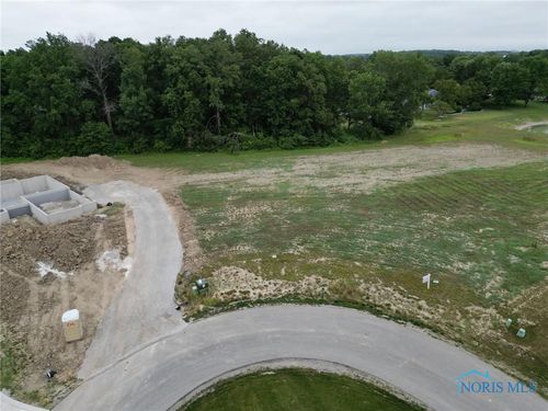 135 Coach House Loop, Bowling Green, OH, 43402-9729 | Card Image