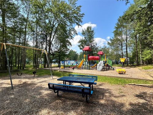 9 Elizabeth Way, Kiamesha Lake, NY, 12751-5000 | Card Image