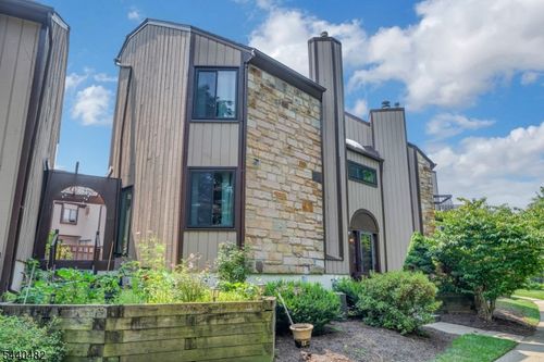 13 Delbarton Ct, Hackettstown, NJ, 07840-4214 | Card Image