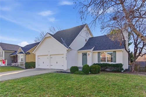 1707 Ne Duchess Dr, Lee's Summit, MO, 64086-6203 | Card Image