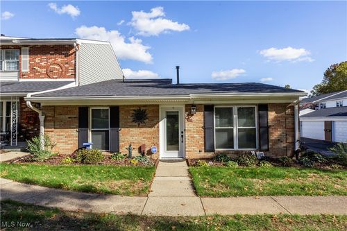 3634 Kenwood Dr, Uniontown, OH, 44685-8828 | Card Image