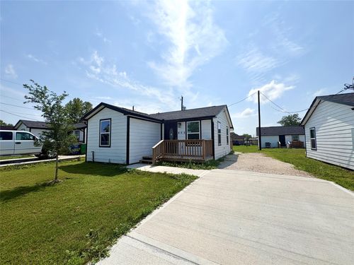 405 N Erskine St, Angleton, TX, 77515-4324 | Card Image