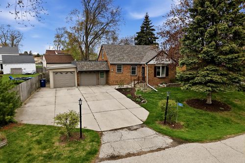 3634 Koehler Drive, Sheboygan, WI, 53083 | Card Image
