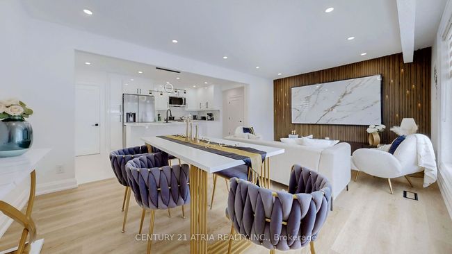 24 Collins Cres, House other with 5 bedrooms, 3 bathrooms and 6 parking in Aurora ON | Image 9