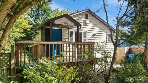 1304 15th Ave S, Seattle, WA, 98144-3414 | Card Image
