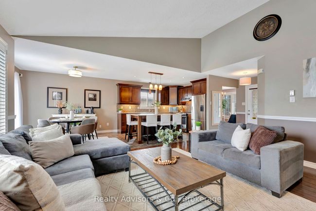 56 Southampton Dr, House other with 3 bedrooms, 2 bathrooms and 2 parking in Saint George ON | Image 6