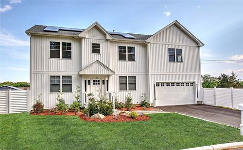 100 Priscilla Dr, Cranston, RI, 02921-1515 | Card Image