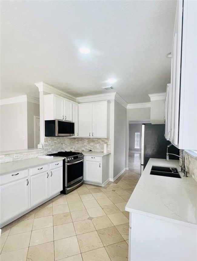 8511 Nashwood Ct, House other with 4 bedrooms, 3 bathrooms and 2 parking in Houston TX | Image 5