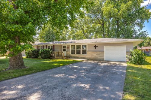 801 N Parkview St, Effingham, IL, 62401-3251 | Card Image