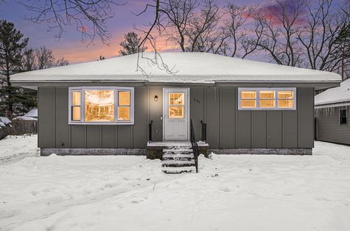 607 Central Bay Ave, Holland, MI, 49423-4413 | Card Image