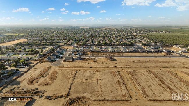 711 Sammy Way, Home with 4 bedrooms, 1 bathrooms and null parking in Shafter CA | Image 15
