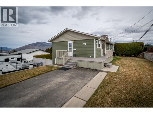 696 Lombard Street, Kamloops, BC, V2C6W5 | Card Image