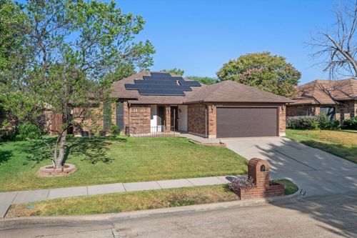 6300 Aires Dr, Arlington, TX, 76001-7449 | Card Image