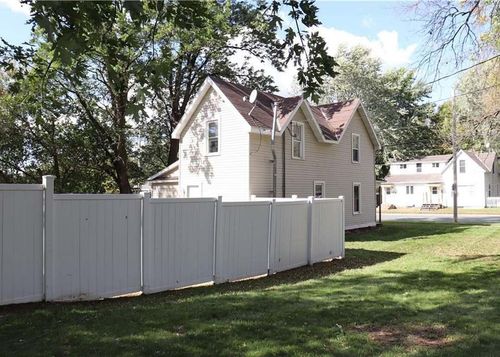 1020 14th Ave E, Menomonie, WI, 54751-3535 | Card Image